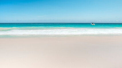 Fototapeta premium tropical beach sea sand sky and summer day, vacation concept