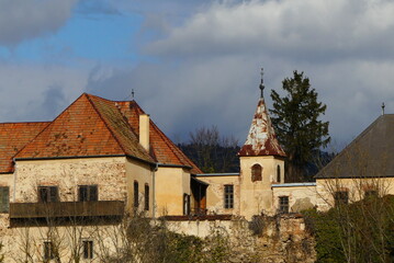 Fototapeta na wymiar Burg mit Burgkapelle (2)
