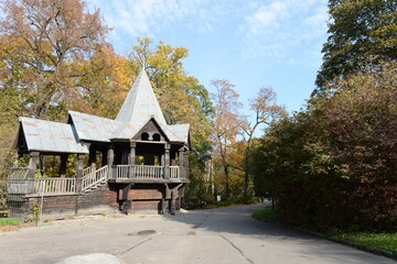 A gazebo-shaped house on the territory of the Kaliningrad Zoo