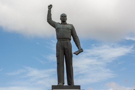 Eduardo Chivambo Mondlane, the symbol of Mozambican resistance: statue depicts him holding a book  and fist raised