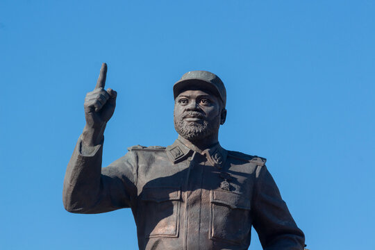 Statue of the first president of Mozambique Republic and in the background the Municipal Council building in Independence Square