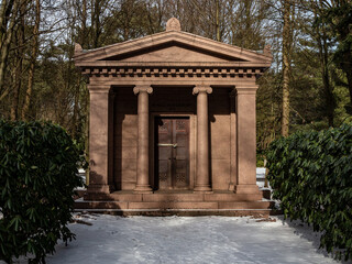 Fototapeta premium Facade of an Mausoleum at Hamburg Ohlsdorf Park Cemetery