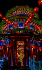 Templo Chino Budista decoradao para el año nuevo chino. Farolillos chinos para celebración de año nuevo chino.