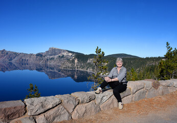 Fototapeta na wymiar Happy Visitor to Crater Lake National Park