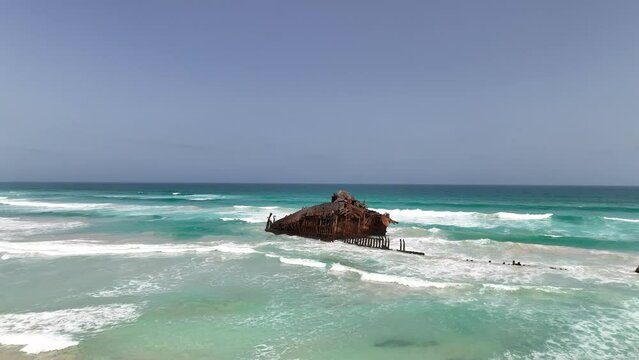 Afrika - Kap Verde - Boa Vista &ndash; Strand &ndash; K&uuml;ste &ndash; Wellen -  Schiffswrack &ndash; Cabo Santa Maria
