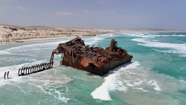 Afrika - Kap Verde - Boa Vista &ndash; Strand &ndash; K&uuml;ste &ndash; Wellen -  Schiffswrack &ndash; Cabo Santa Maria
