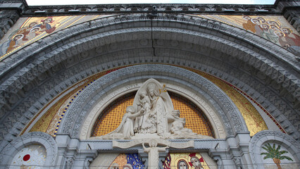 Basílica del Rosario o inferior, Santuario de Nuestra Señora de Lourdes, Lourdes, Francia