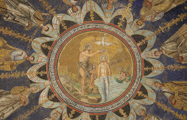 Baptisterio Neoniano, Rávena, Italia