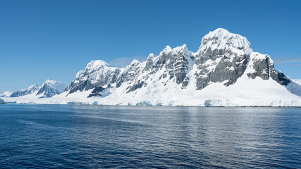 Fototapeta na wymiar Antarctica mountains and sea. South Pole. On a sunny day. 