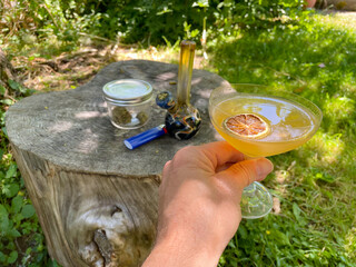 Drink and Bong 02