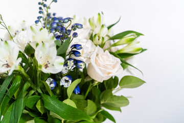 Elegant White Rose Bouquet Adorns a Beautiful Vase