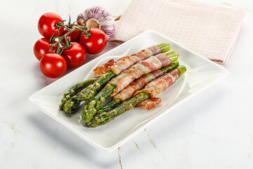 Grilled asparagus with bacon