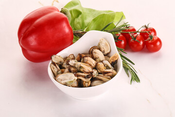 Marinated mussels in the bowl