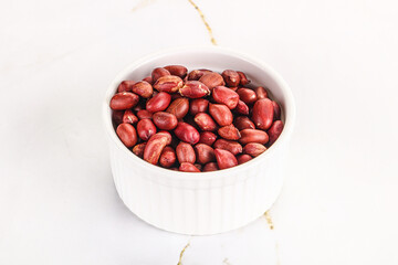 Raw peanut heap for roast