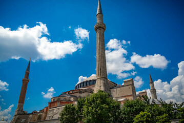 Obraz premium Estambul, la capital de turquía,Paisaje típico de la ciudad con antiguas mezquitas en la ciudad árabe arquitectura islámica en estructura urbana religión islámica tradición cultural en la ciudad turca
