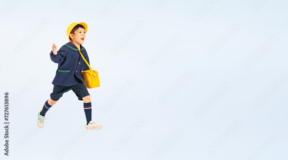 Aufkleber ジャンプする幼稚園児・保育園児の男の子（切り抜き背景透過pngも販売しております。作成者リンクから「png」で検索してください）
