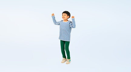 笑顔でジャンプする男の子（切り抜き背景透過PNGも販売しております。作成者リンクから「PNG」で検索してください）