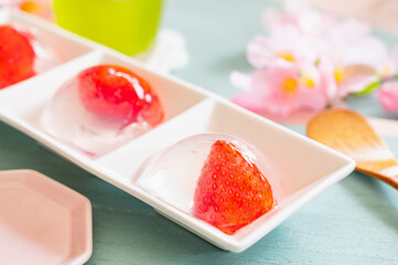 イチゴの水ゼリー