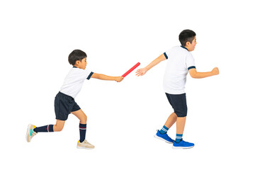 バトンをリレーする体操服を着た男の子たち　手作業で精密に切り抜いた背景透過全身写真PNG