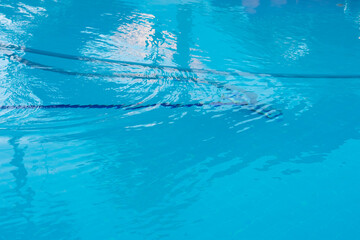 Clean up swimming pool bottom