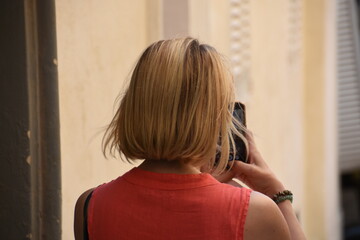 Frau macht ein Selfie auf Malta