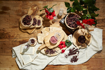 Hibiscus powder and dried hibiscus flower powder, hibiscus flowers, hibiscus beauty image