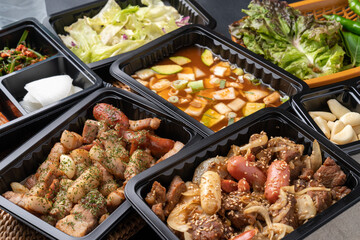 Beheadings, direct fire, pork belly, set, side dishes, Korean style, barbecue, Korean style, lettuce, ham, soybean paste stew, garlic, ssamjang,