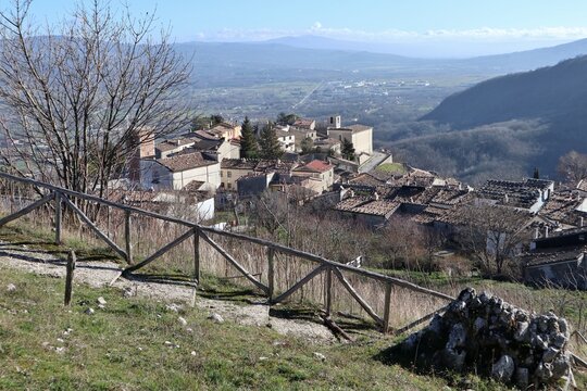 Civita Superiore - Il borgo dal sentiero di accesso al castello
