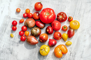 Naklejka na ściany i meble fresh tomatoes on the table