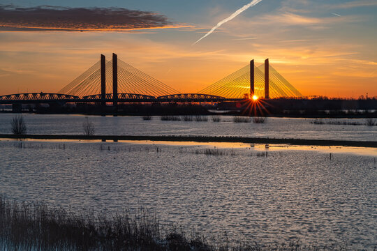 Sunrise Martinus Nijhoffbridge Zaltbommel The Netherlands