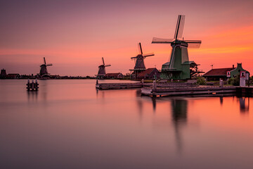 Fototapeta na wymiar Sunrise at Kinderdijk Village, Rotterdam, Holland, Netherlands 