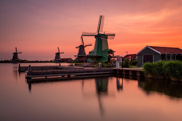 Sunrise at Kinderdijk Village, Rotterdam, Holland, Netherlands  - obrazy, fototapety, plakaty