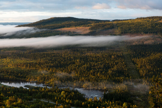 Stalonbergets utsiktsplats in Schweden am Morgen im Herbst	