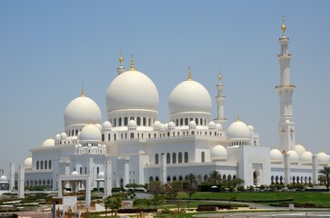 Fototapeta na wymiar Mezquita Sheikh Zayed en Abu Dhabi, Emiratos Árabes Unidos