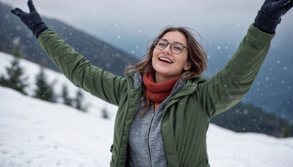 Fototapeta na wymiar happy woman in winter travelling 