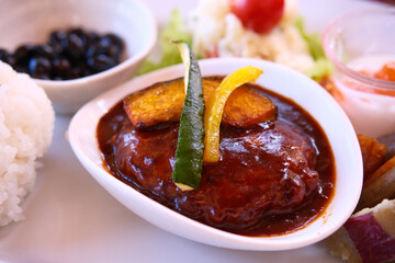 煮込みハンバーグ