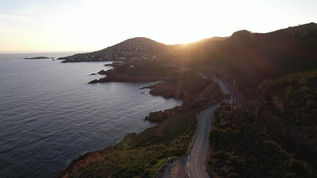 la Corniche d'Or - Massif de l'Esterel Var	coucher de soleil d'hiver
