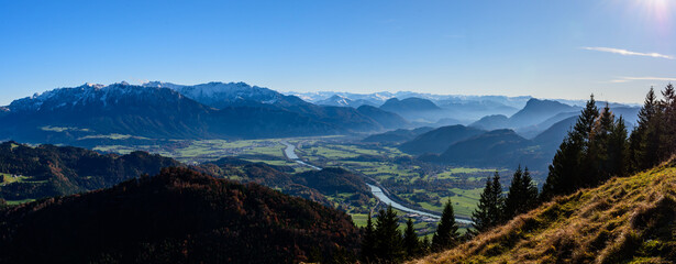 Blick im Herbst ins Inntal vom Kranzhorn