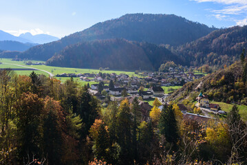 Fototapeta premium Blick von Auerburg im Herbst in Oberaudorf