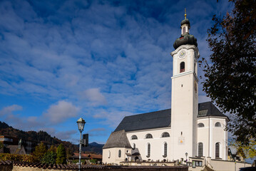 Kirche Oberaudorf im Herbst - obrazy, fototapety, plakaty