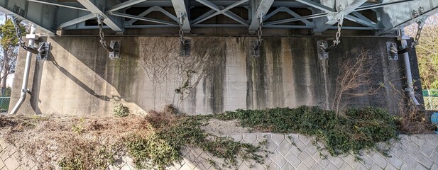a chain that prevents a bridge from collapsing