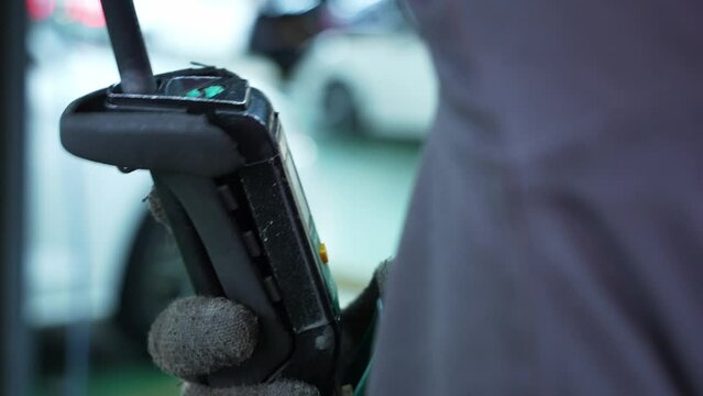 checking tyre inflation