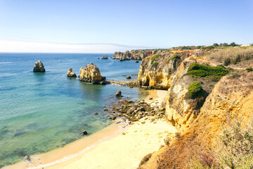 Portugal, Algarve mit Blick auf Meer - 727827207