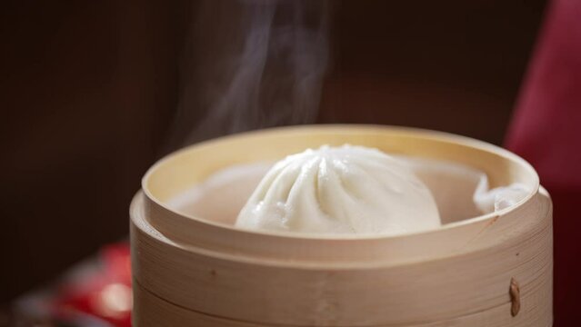 baozi in bamboo steamer