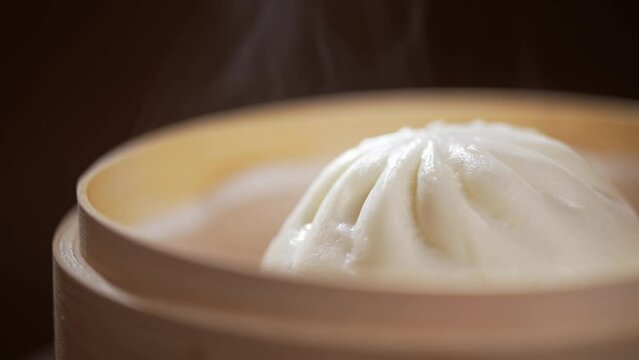 baozi in bamboo steamer