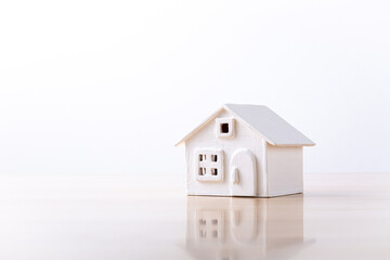 ミニチュアの白い家