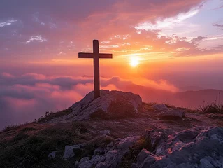 Deurstickers croce cristiana sulla cima della montagna , paesaggio mozzafiato all'alba, concetto di salvezza e risurrezione © garpinina