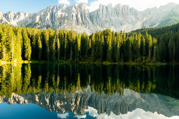 See Spiegelung in den Dolomiten