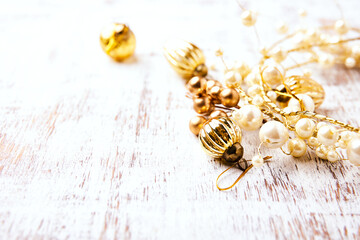 Naklejka premium Christmas decoration on rustic wooden background. Soft focus. Copy space. 