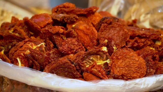 Vegetables are strung on ropes and dried under the sun in summer. Dried vegetables are a good option for cooking in winter.